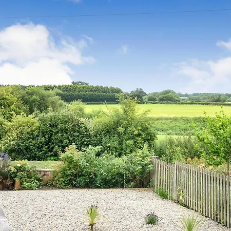 Peaceful Location Lower Rates For Longer Lets Ferienhaus *