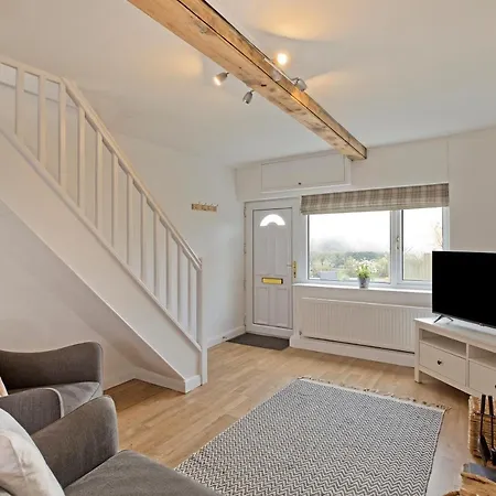 Peaceful Location Lower Rates For Longer Lets Holiday home *