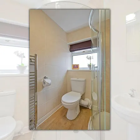 Peaceful Location Lower Rates For Longer Lets 度假居 *